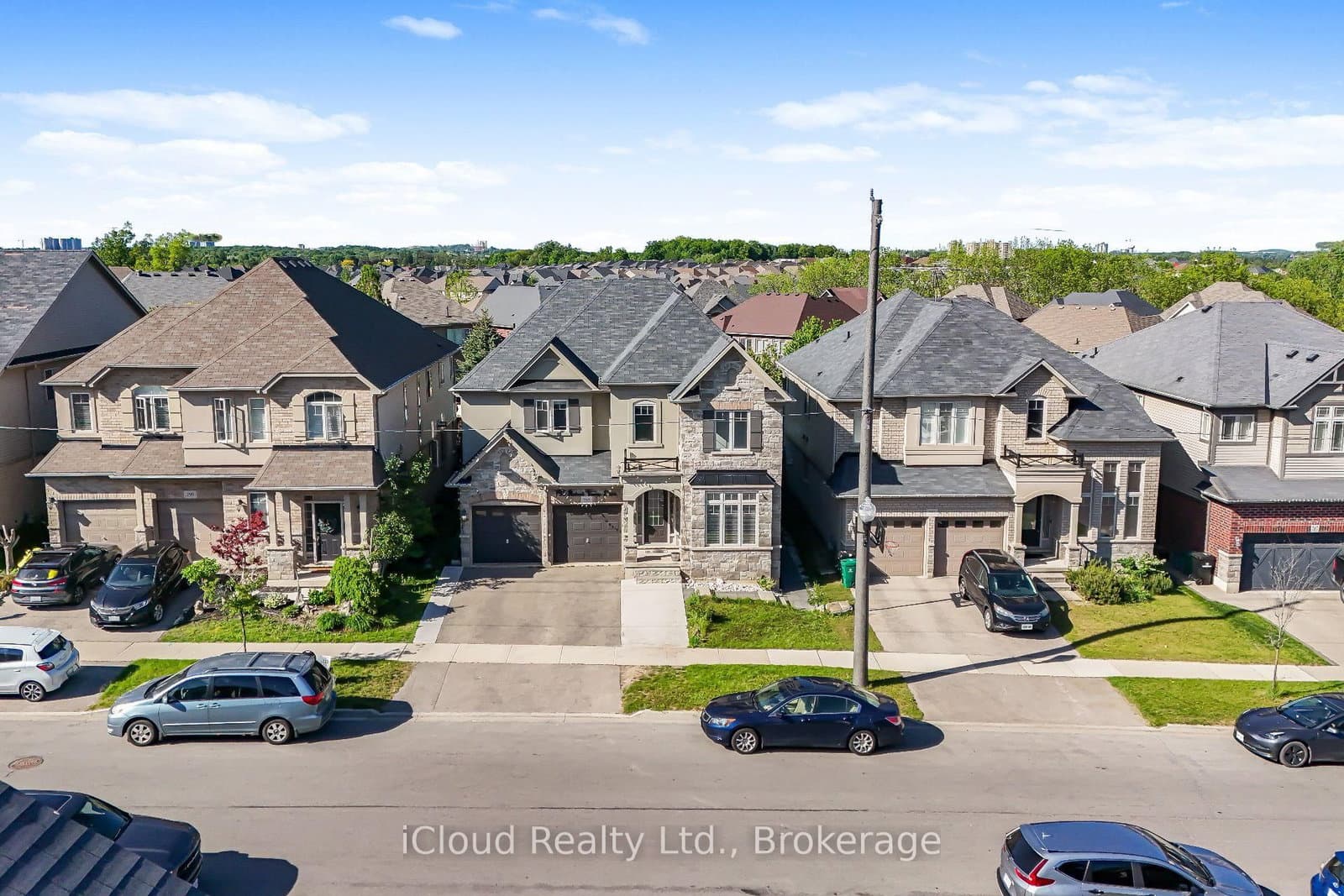 795 Robert Ferrie Drive thumbnail 2