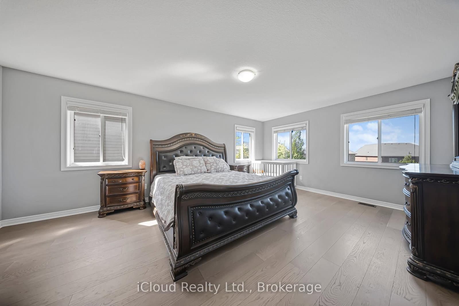 795 Robert Ferrie Drive thumbnail 24
