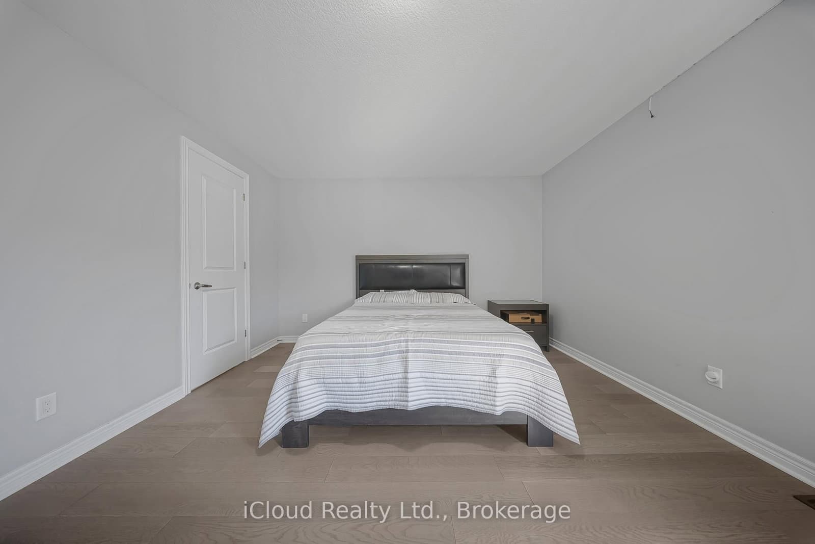 795 Robert Ferrie Drive thumbnail 28