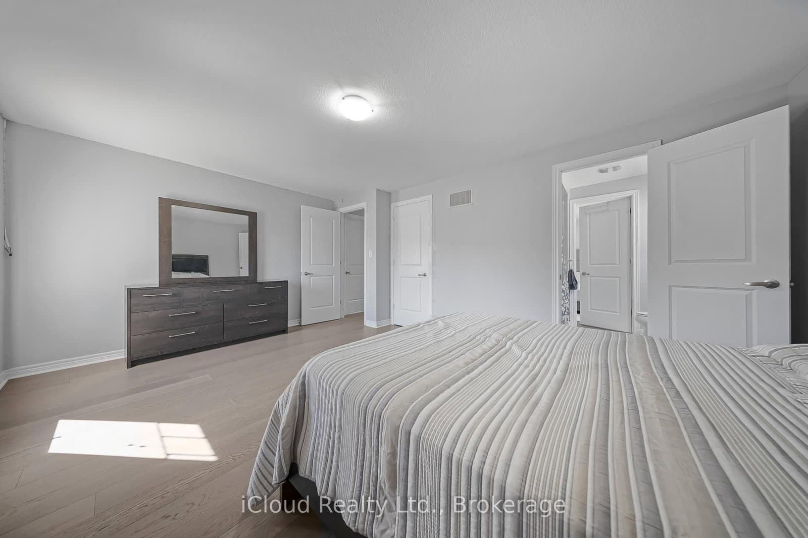 795 Robert Ferrie Drive thumbnail 29