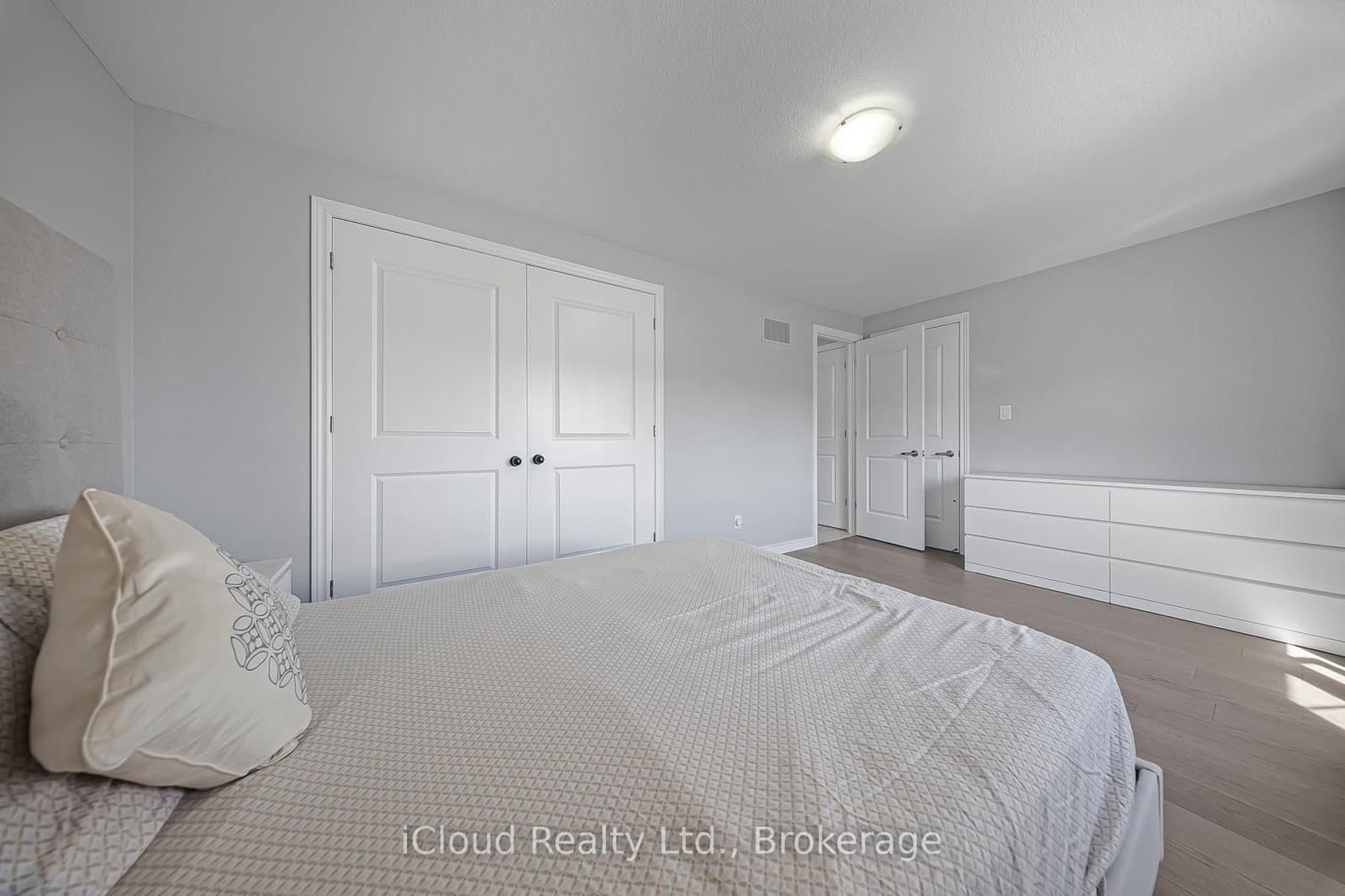 795 Robert Ferrie Drive thumbnail 31