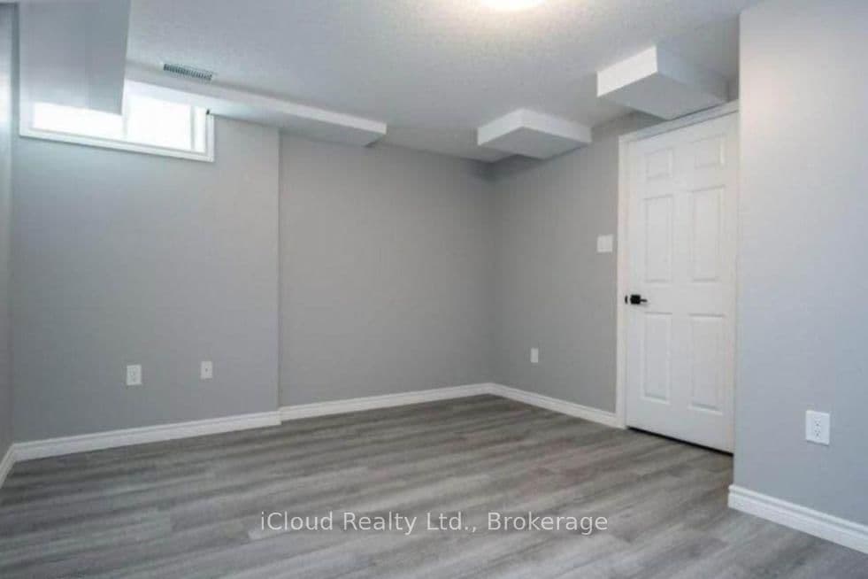 795 Robert Ferrie Drive thumbnail 34