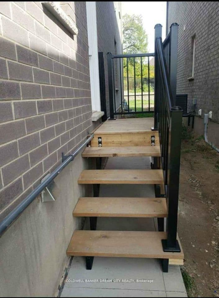 158 Forest Creek Drive N, Unit (Lower) thumbnail 2