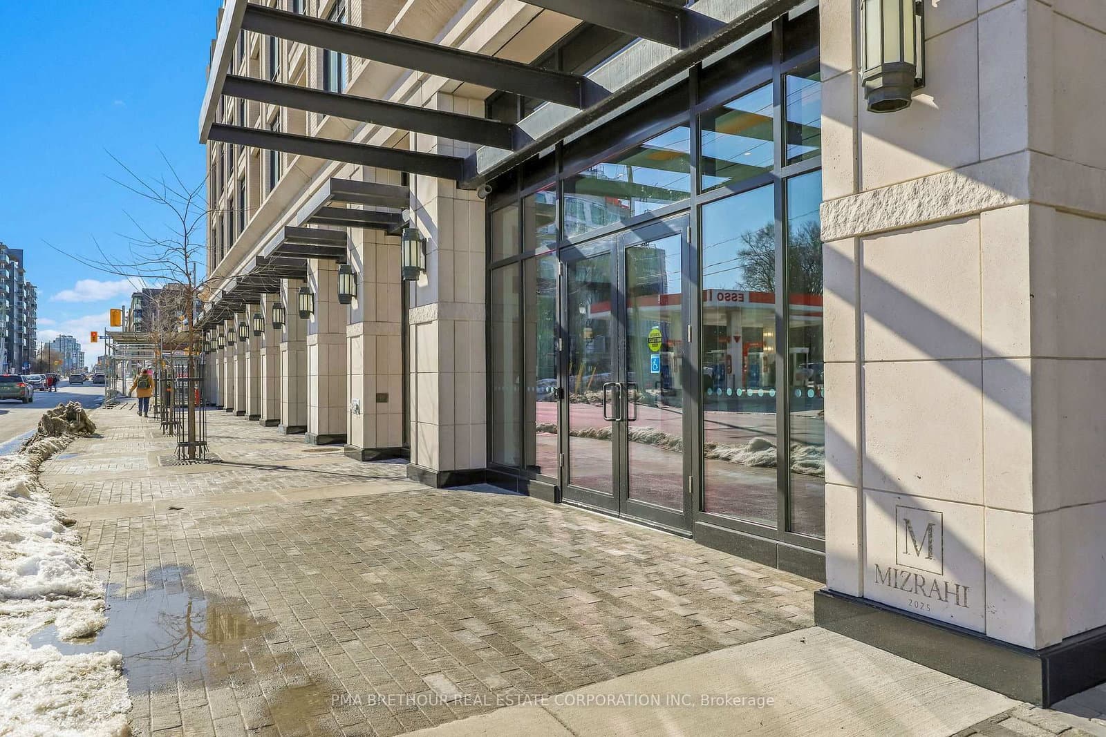 1451 Wellington Street W, Unit 403 thumbnail 3