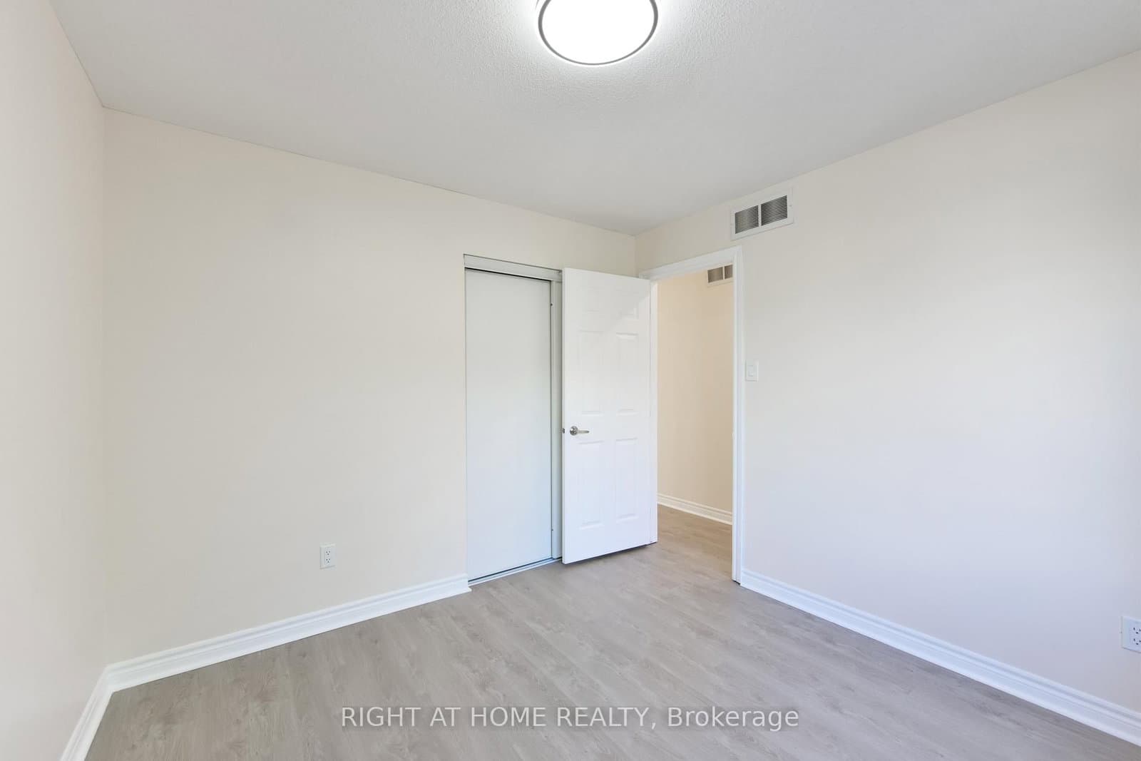 1053 PAMPERO Crescent thumbnail 32