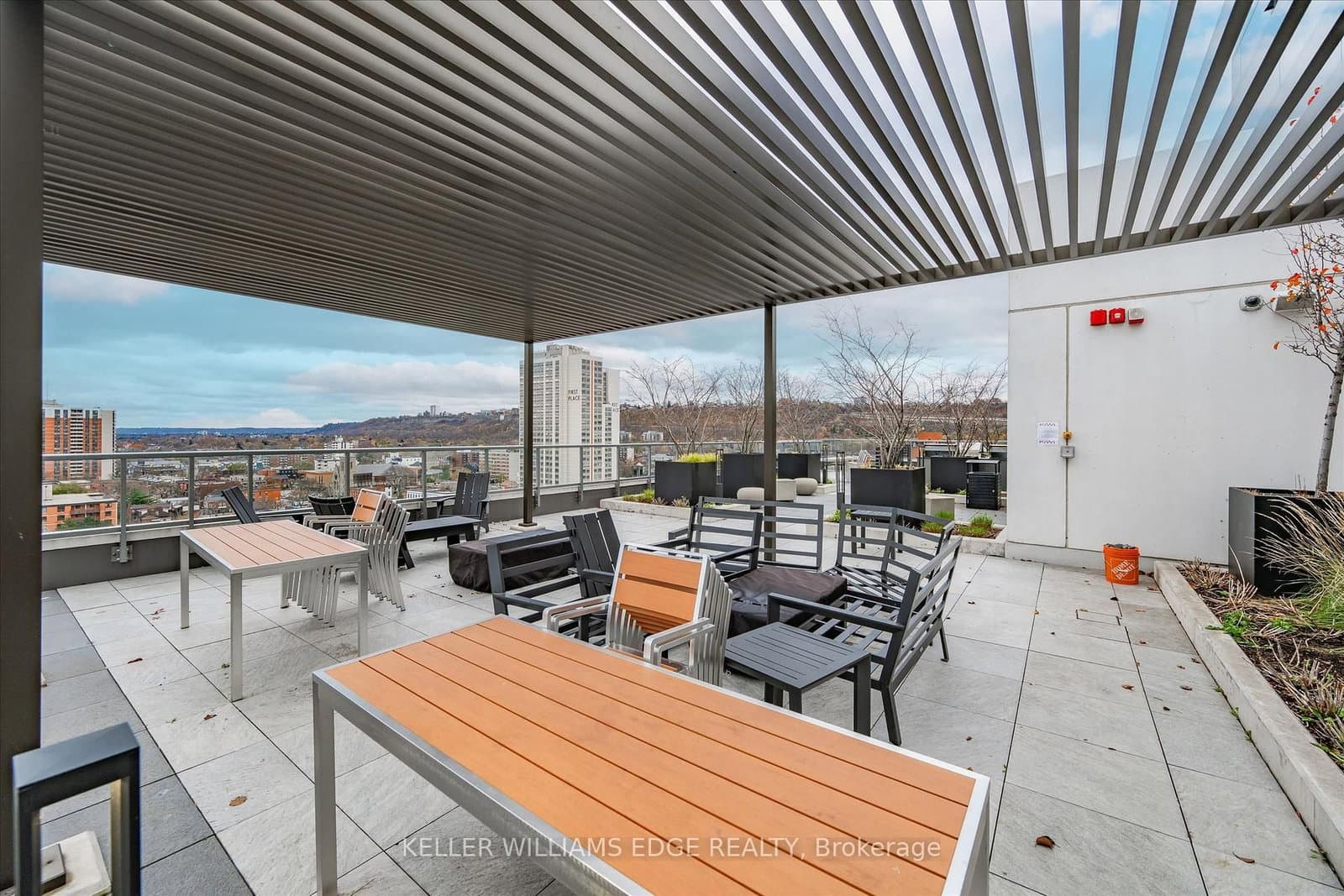 212 King William Street E, Unit 418 thumbnail 37