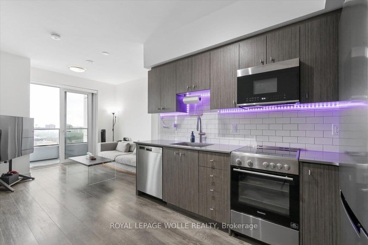 15 Wellington Street S, Unit 1204