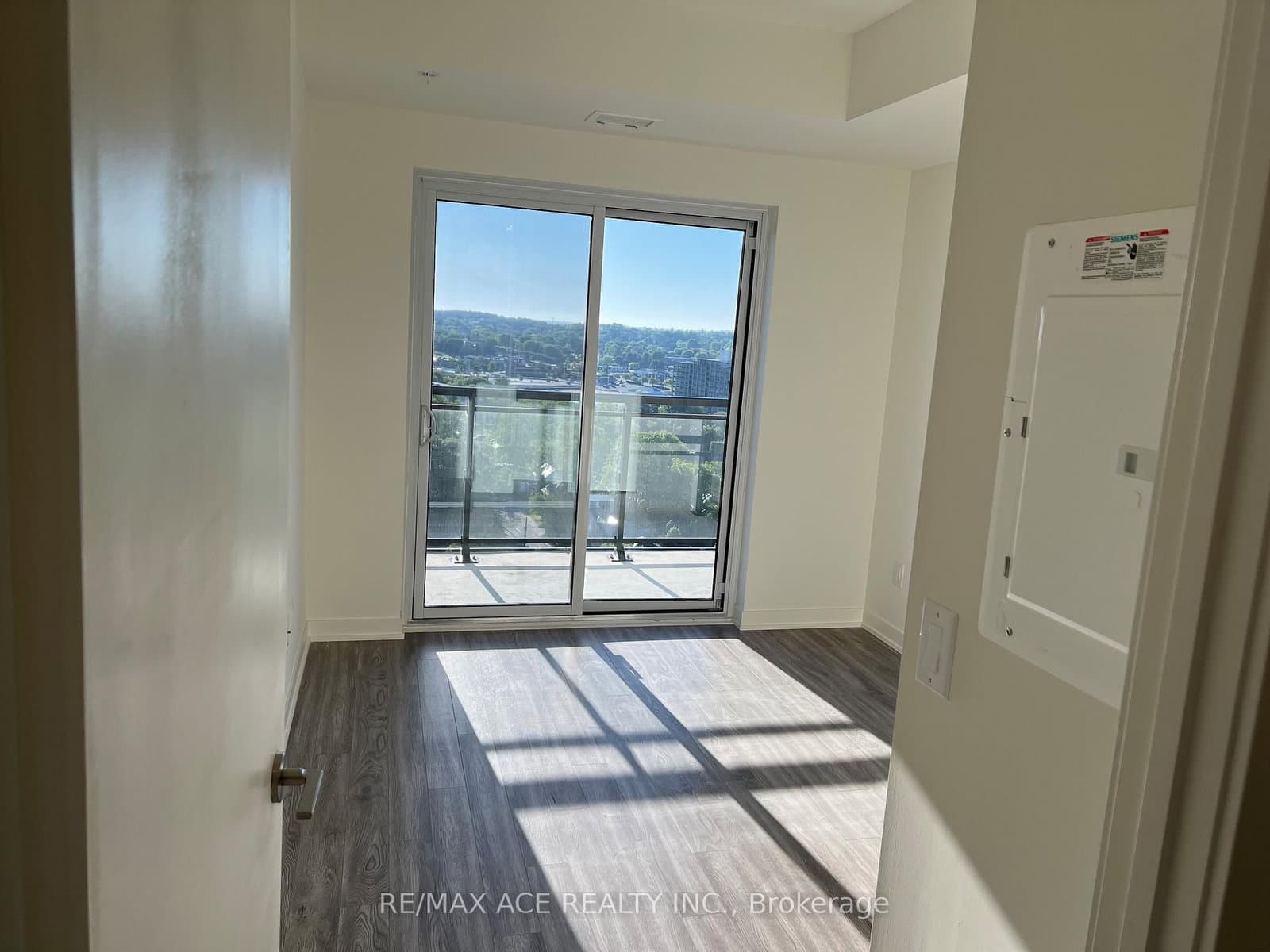 128 King Street N, Unit 1610 thumbnail 10