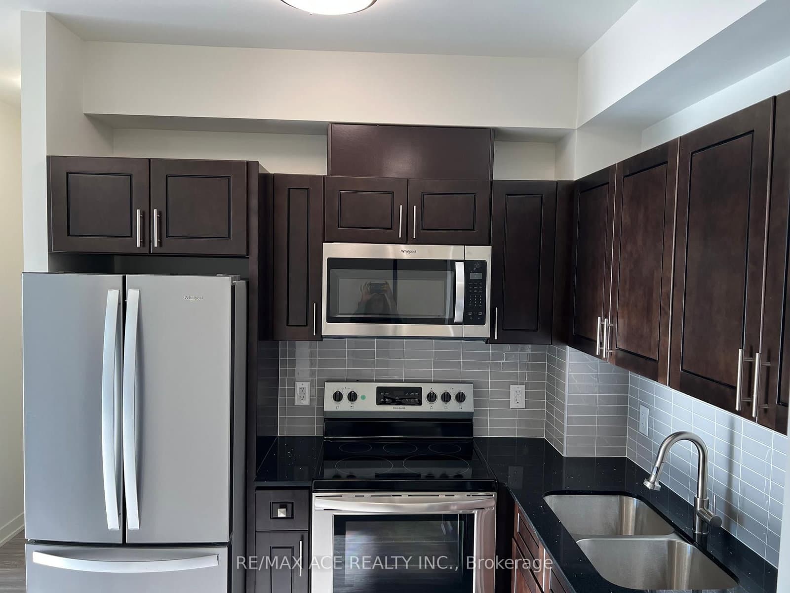 128 King Street N, Unit 1610 thumbnail 13