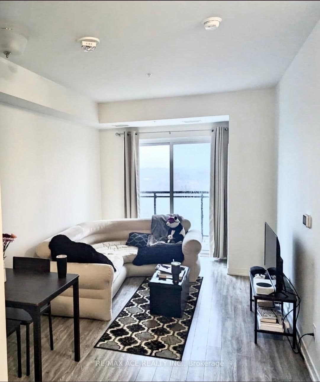 128 King Street N, Unit 1610 thumbnail 15
