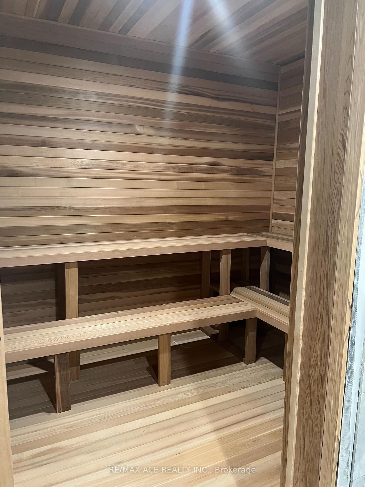 128 King Street N, Unit 1610 thumbnail 16