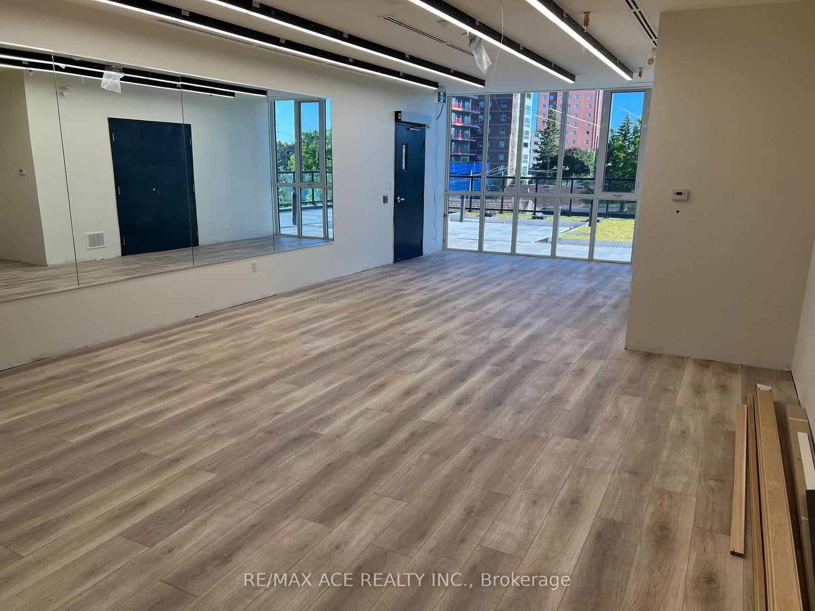 128 King Street N, Unit 1610 thumbnail 19