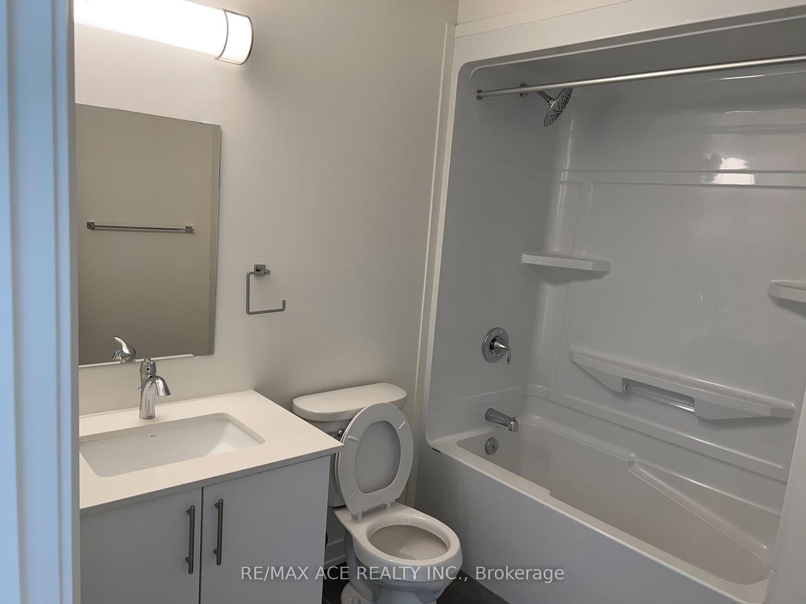 128 King Street N, Unit 1610 thumbnail 8