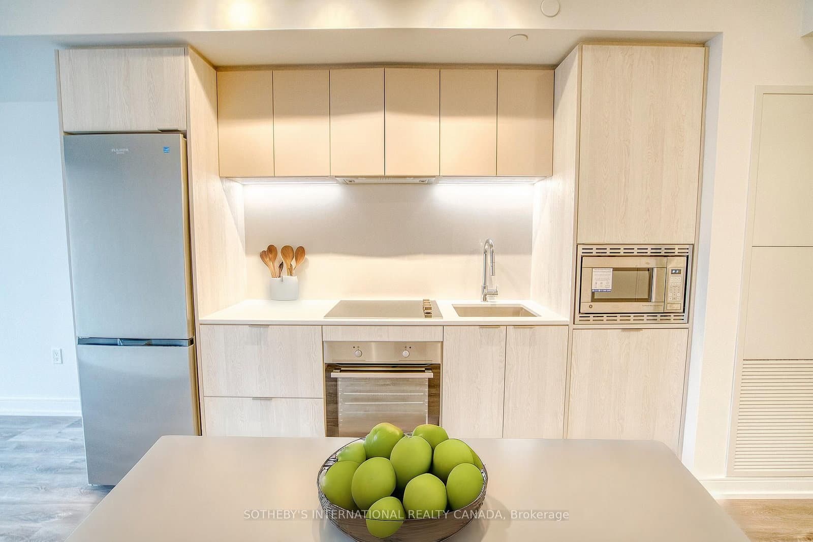 1 Jarvis Street, Unit 805 thumbnail 8