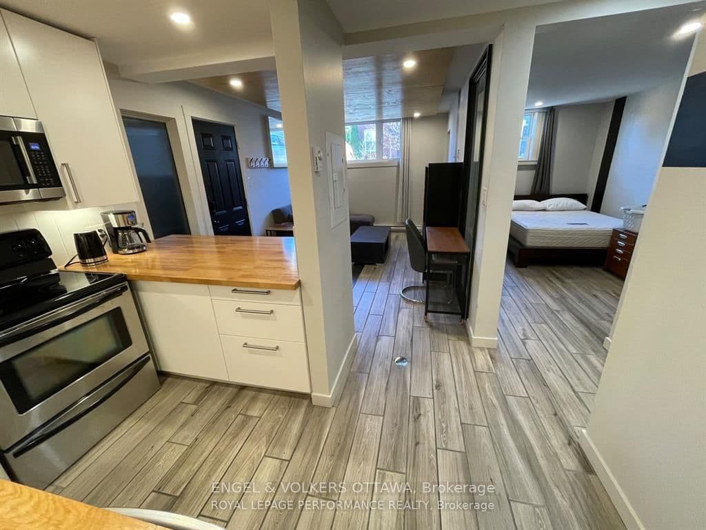 10 Sherbrooke Avenue thumbnail 3
