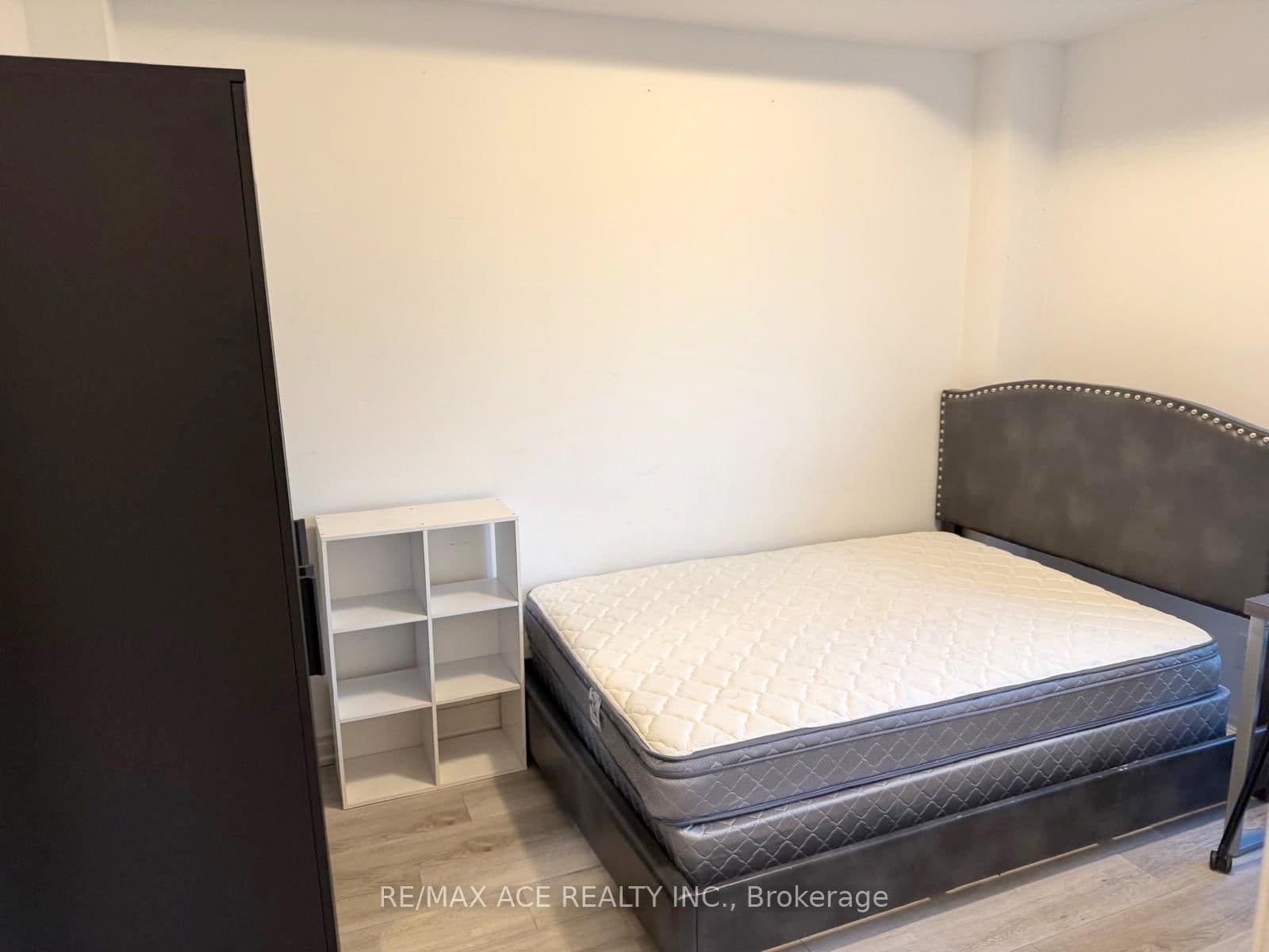 158 King Street N, Unit 504 thumbnail 13