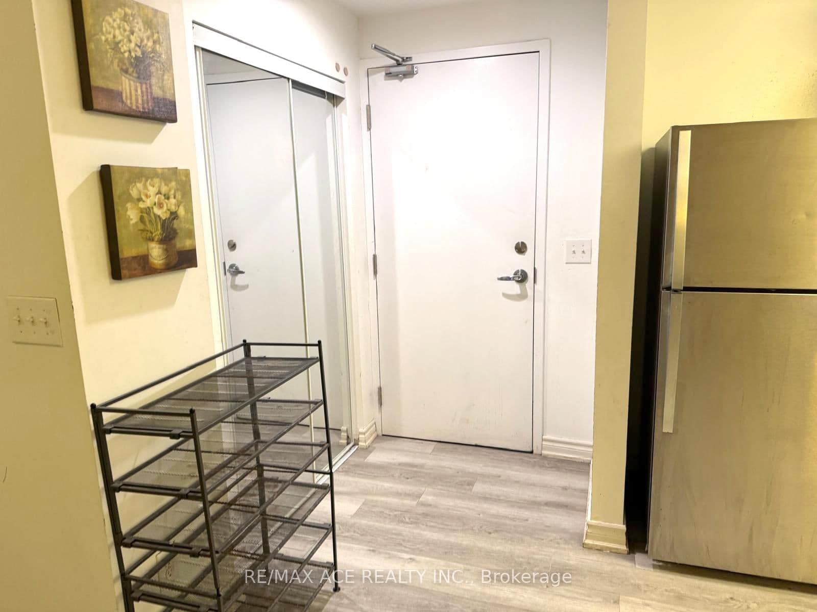 158 King Street N, Unit 504 thumbnail 4