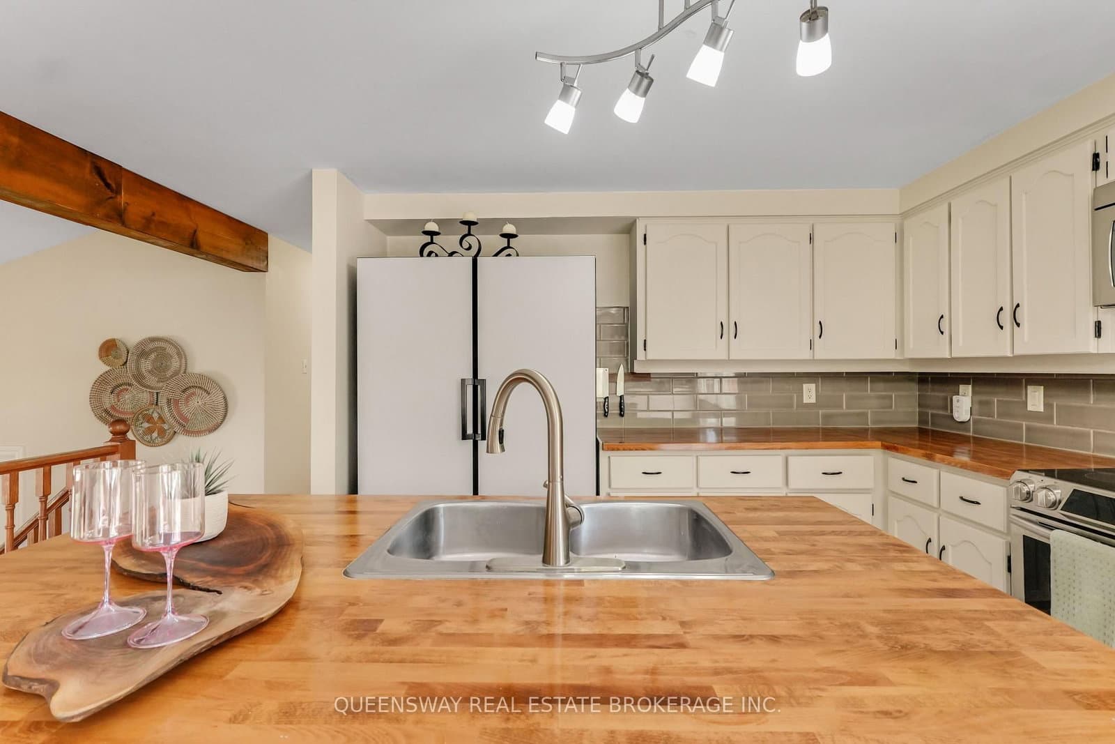 46 Greenwich Drive thumbnail 15
