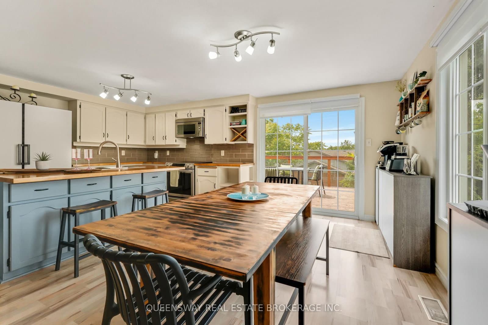 46 Greenwich Drive thumbnail 16