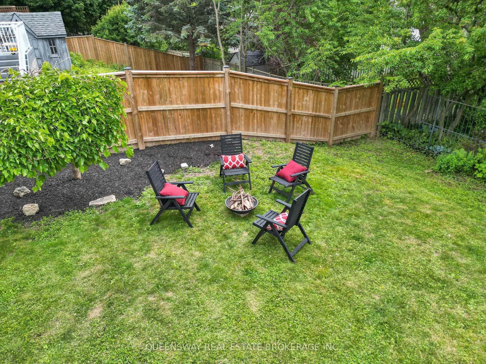 46 Greenwich Drive thumbnail 3