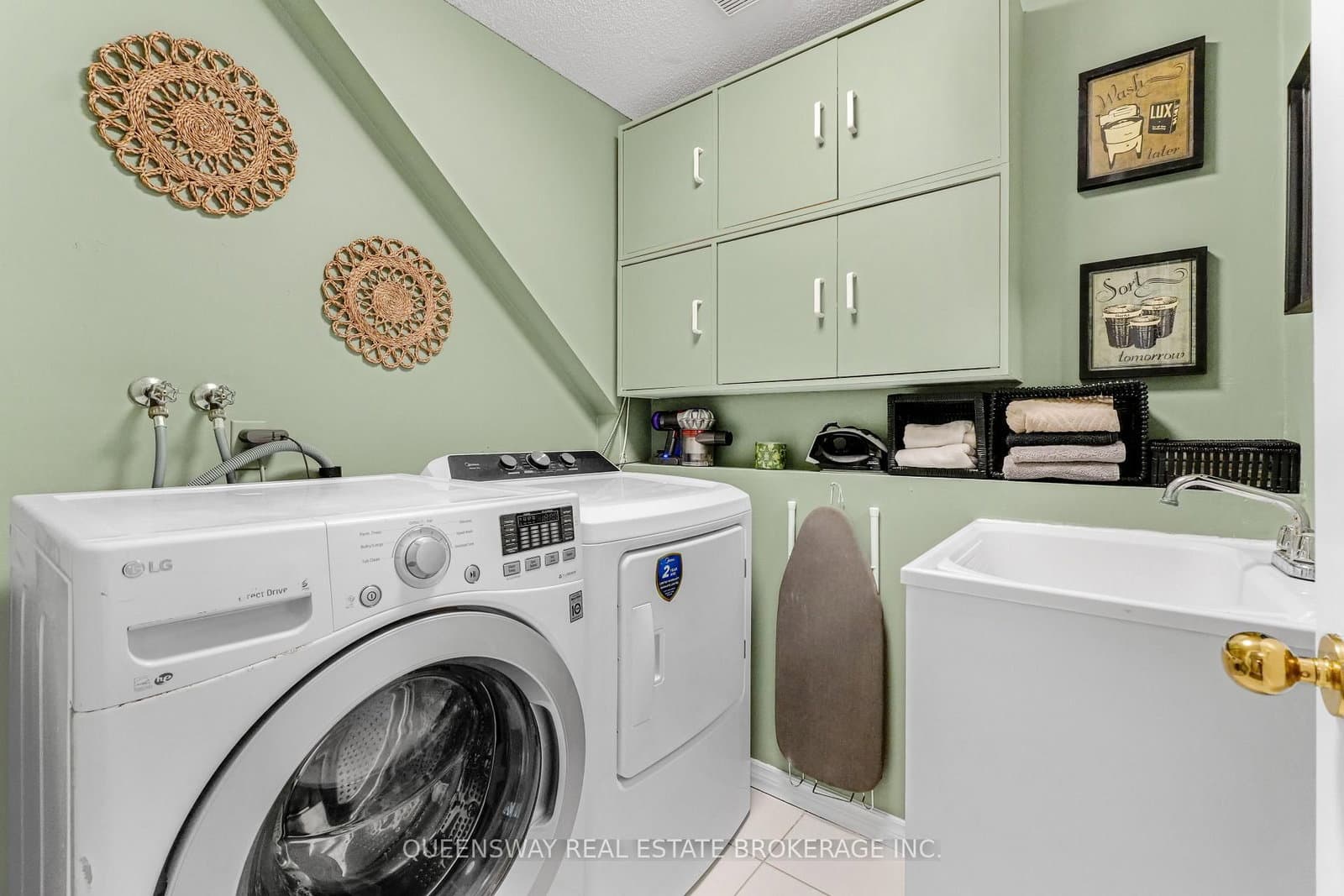 46 Greenwich Drive thumbnail 33