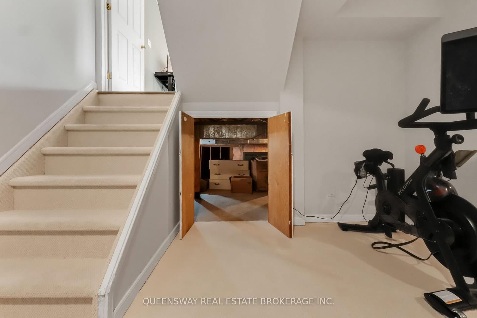 46 Greenwich Drive thumbnail 42