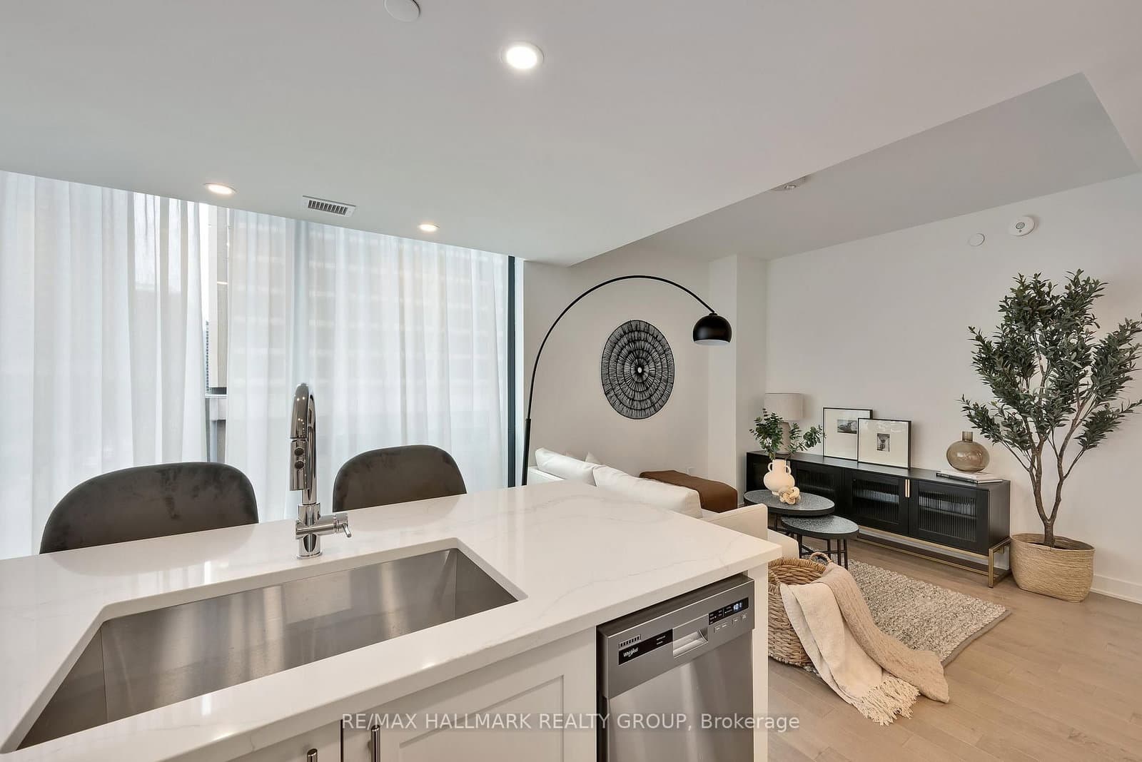 340 Queen Street, Unit 906 thumbnail 11