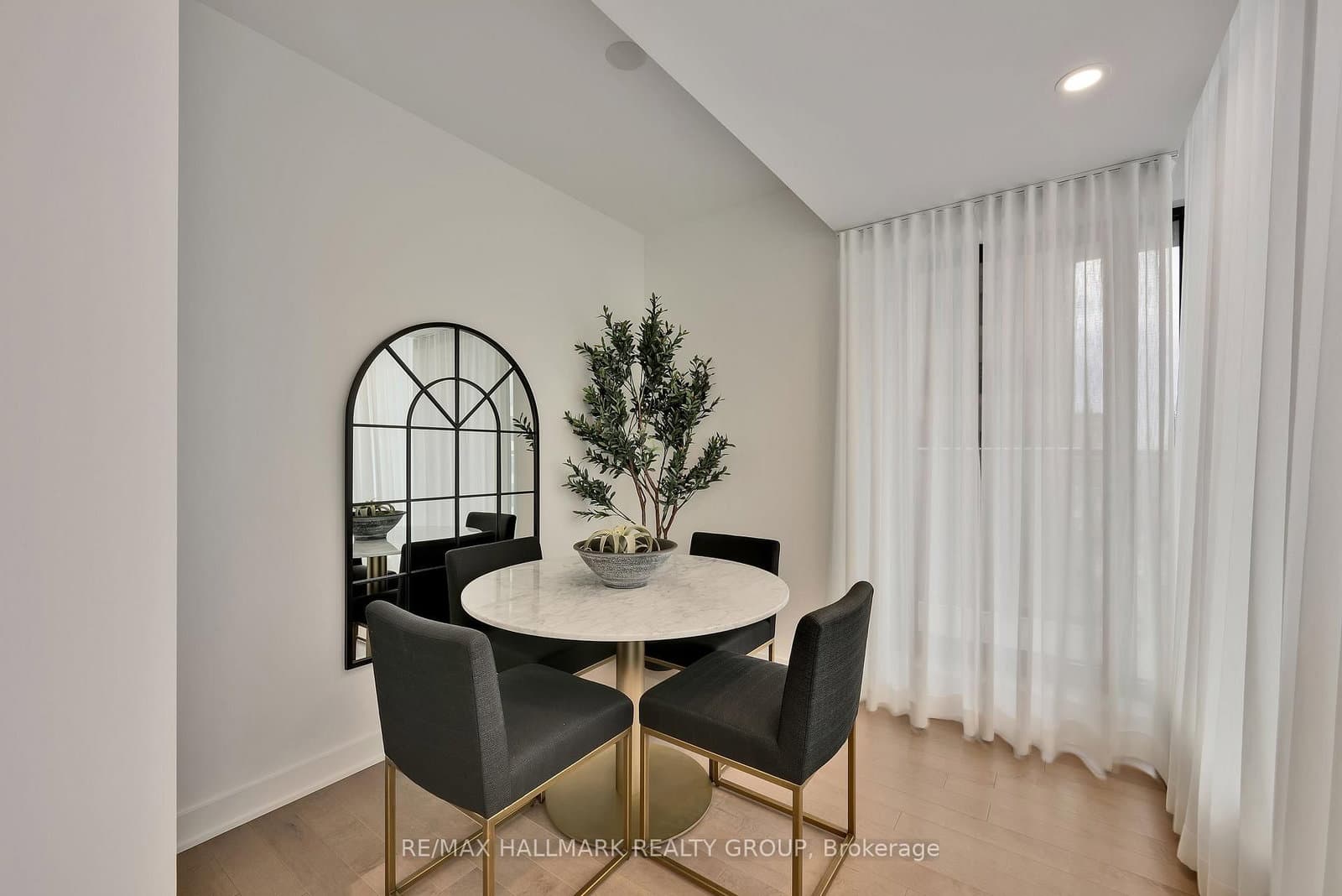 340 Queen Street, Unit 906 thumbnail 17