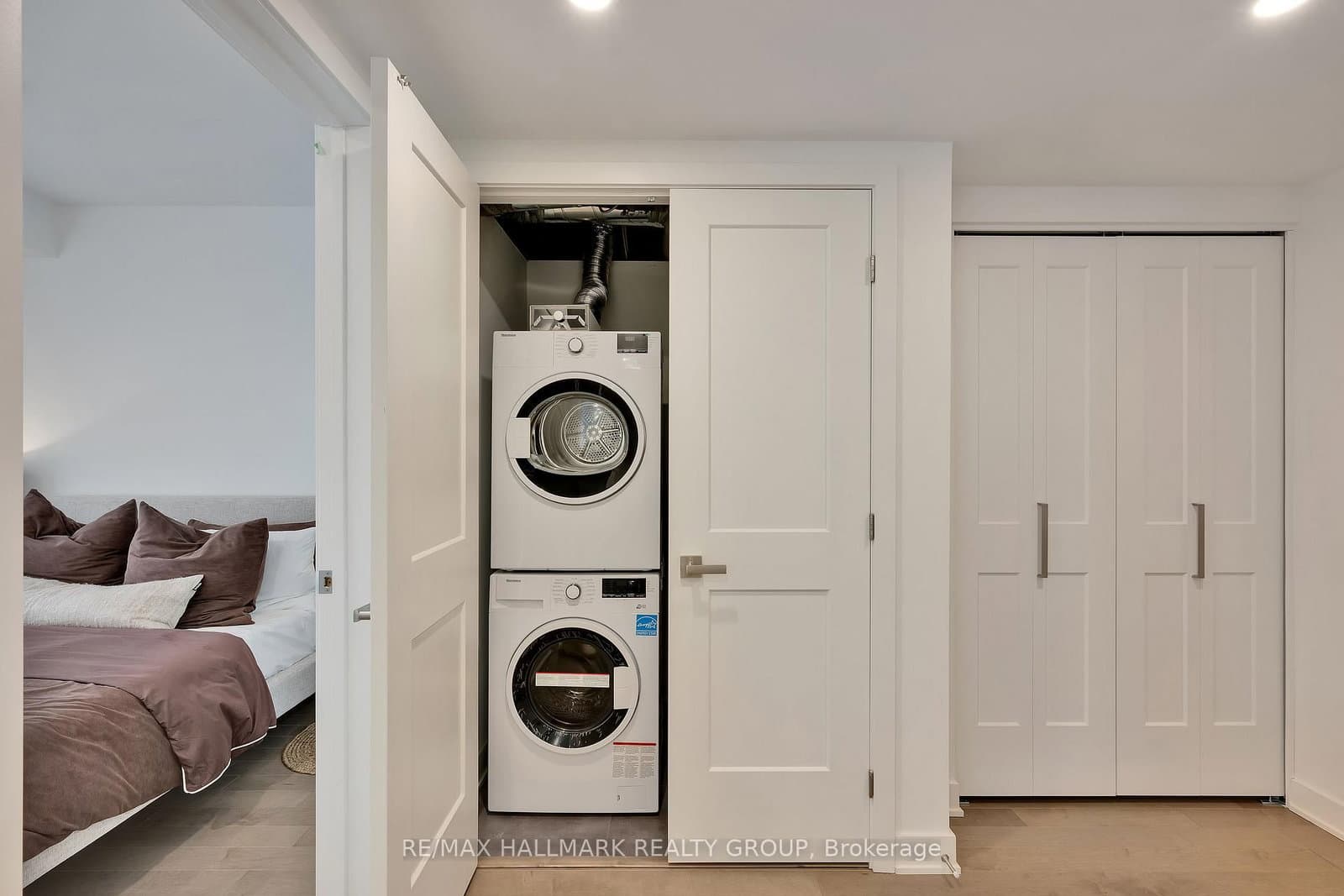 340 Queen Street, Unit 906 thumbnail 19