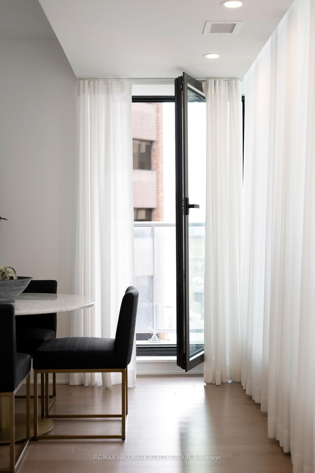 340 Queen Street, Unit 906 thumbnail 23