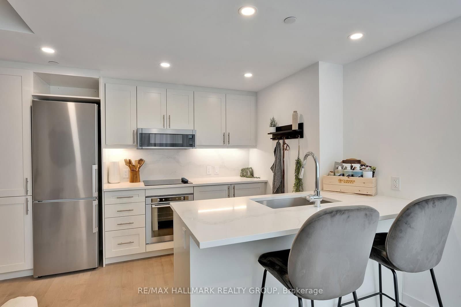 340 Queen Street, Unit 906 thumbnail 3