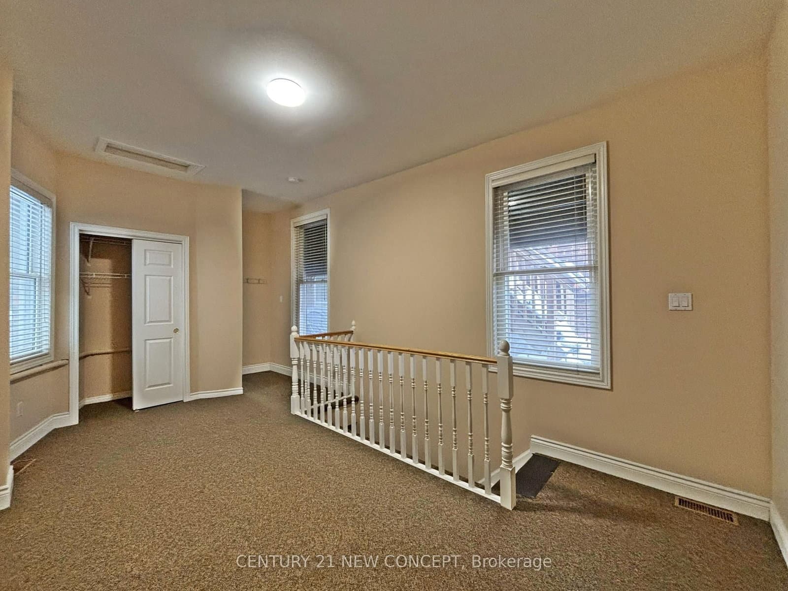 146 James Street S thumbnail 28