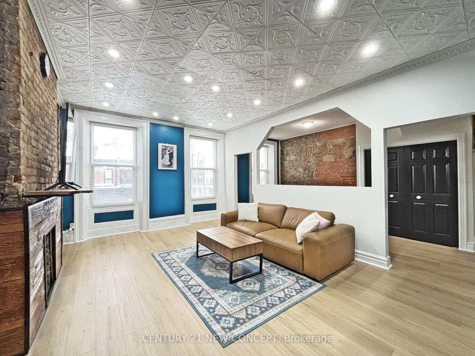 146 James Street S thumbnail 11