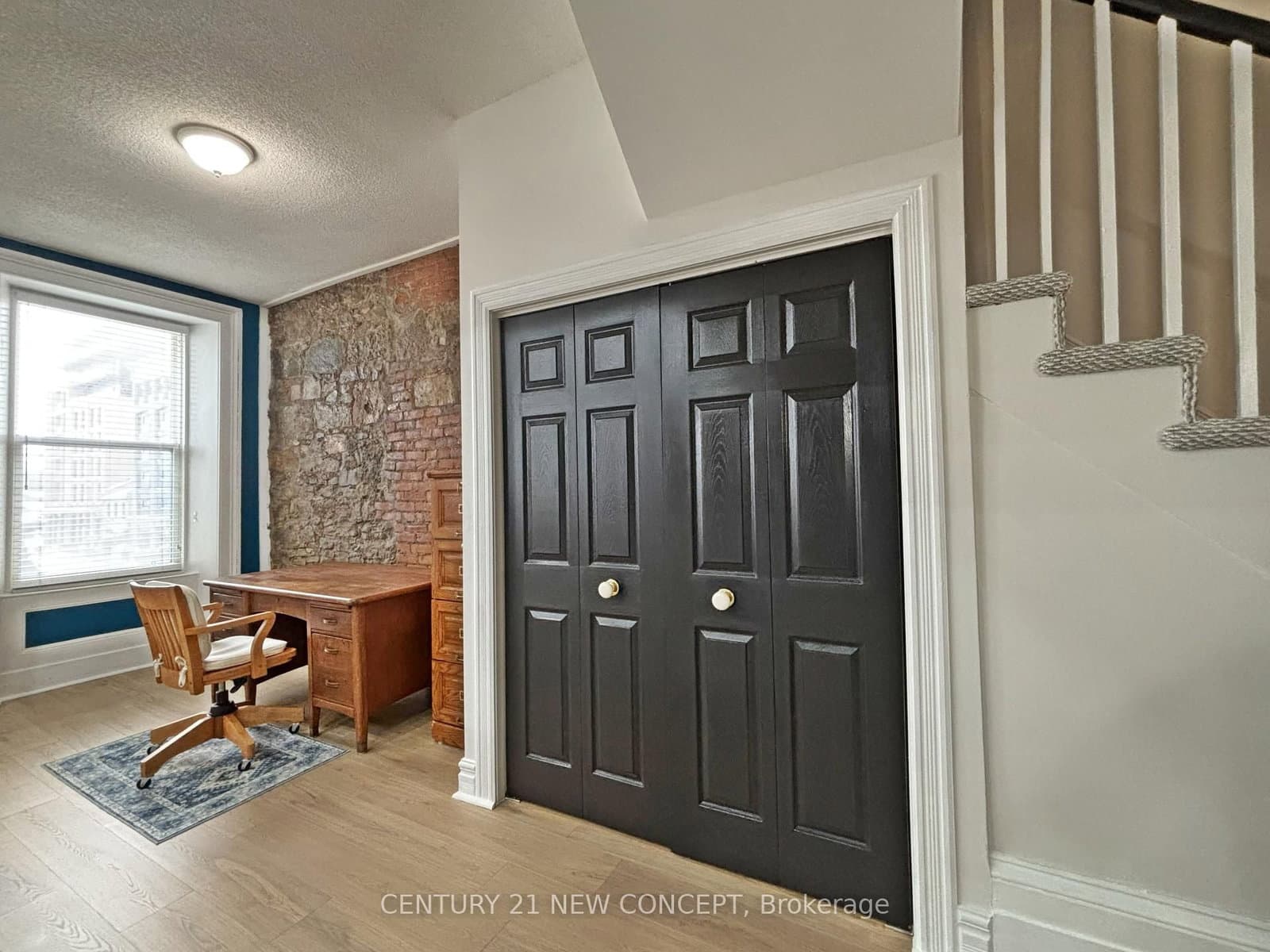 146 James Street S thumbnail 14
