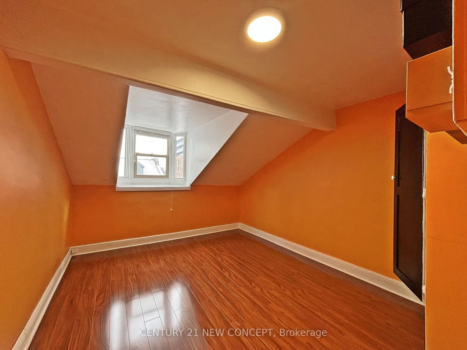 146 James Street S thumbnail 22