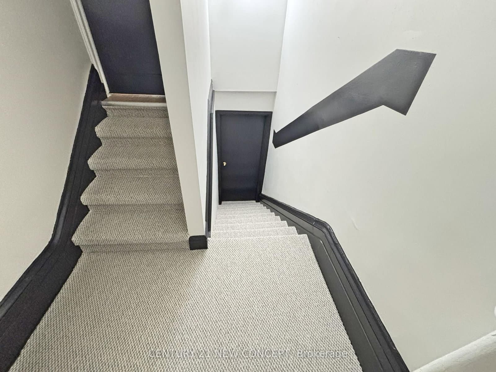 146 James Street S thumbnail 27