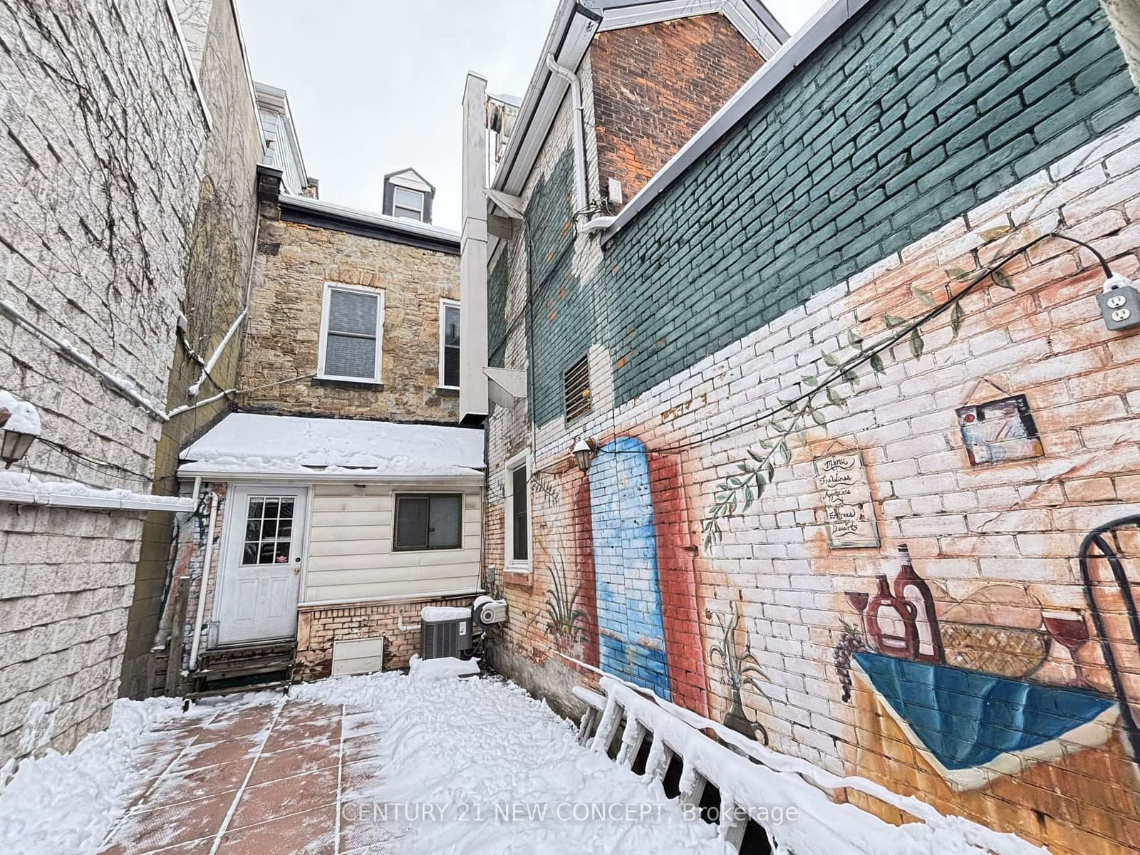 146 James Street S thumbnail 3