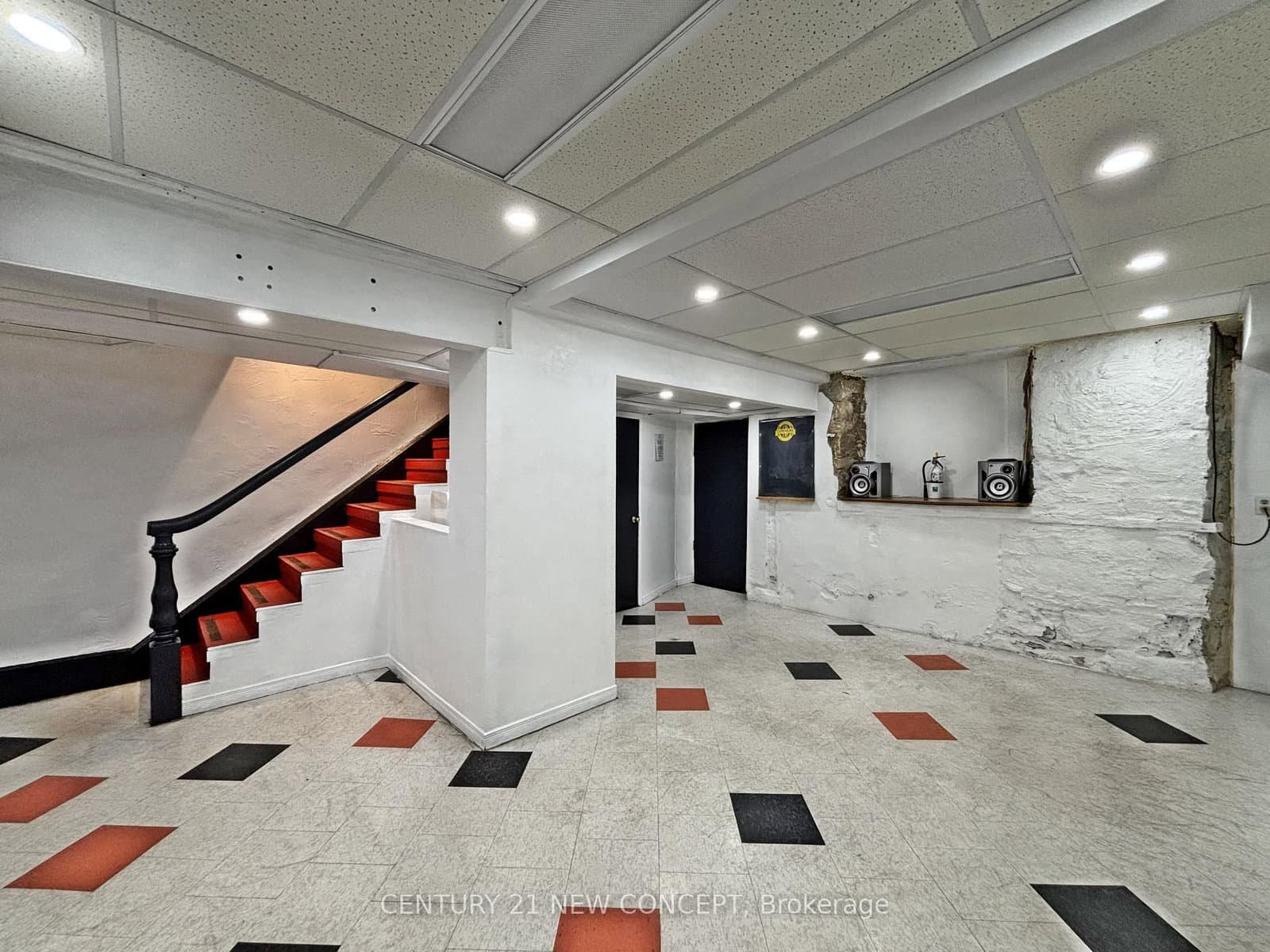 146 James Street S thumbnail 33