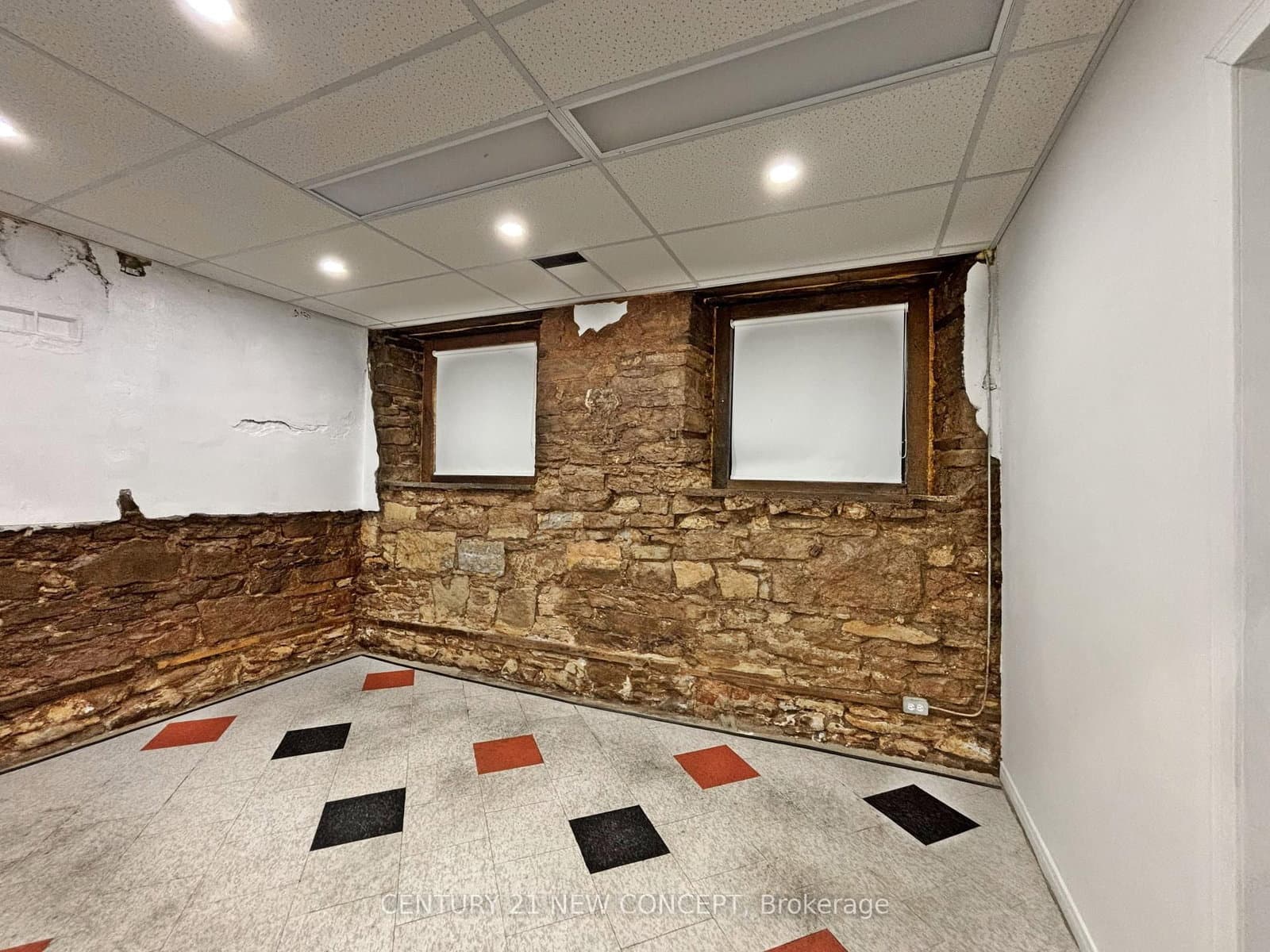 146 James Street S thumbnail 34