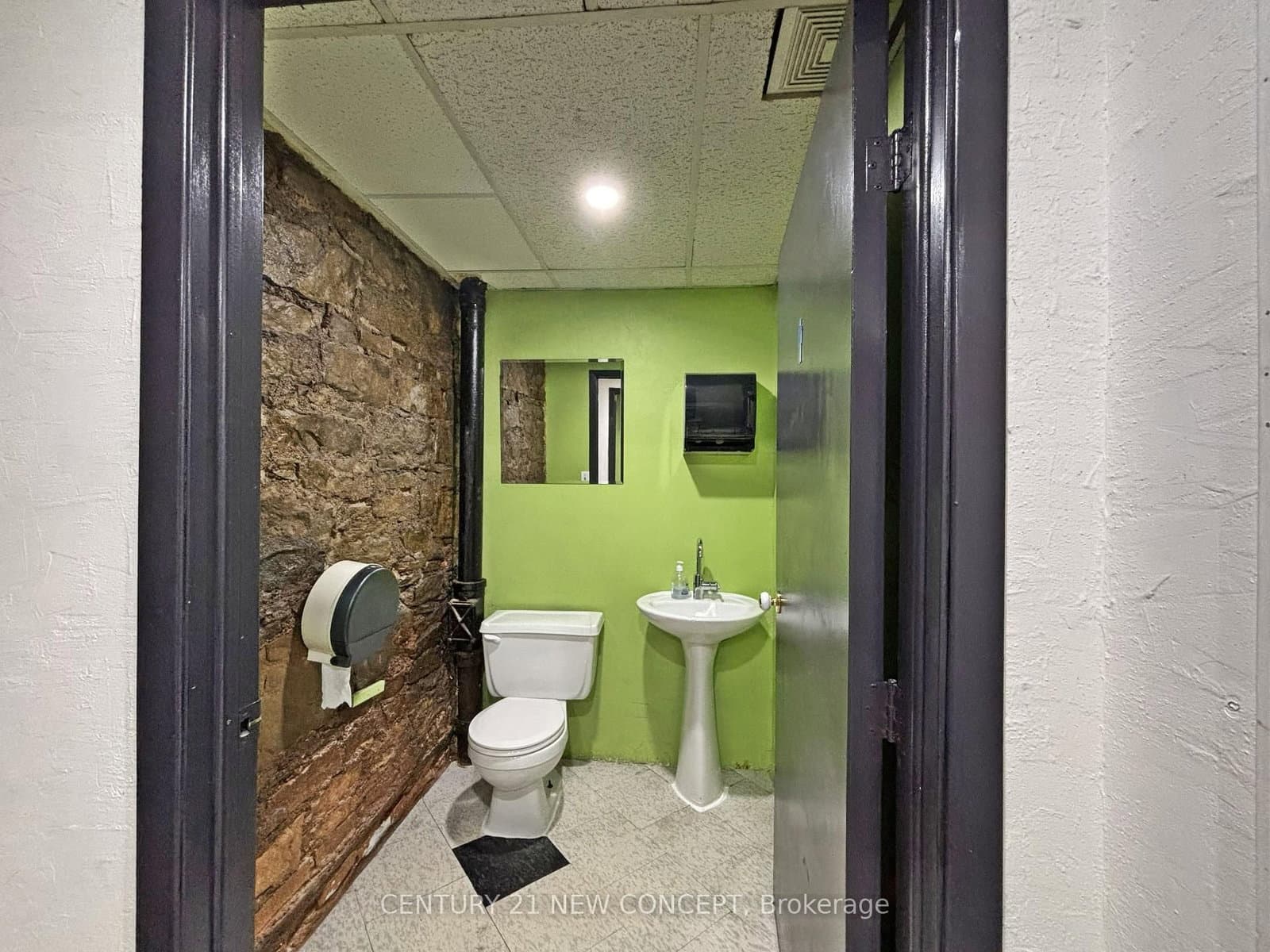 146 James Street S thumbnail 35