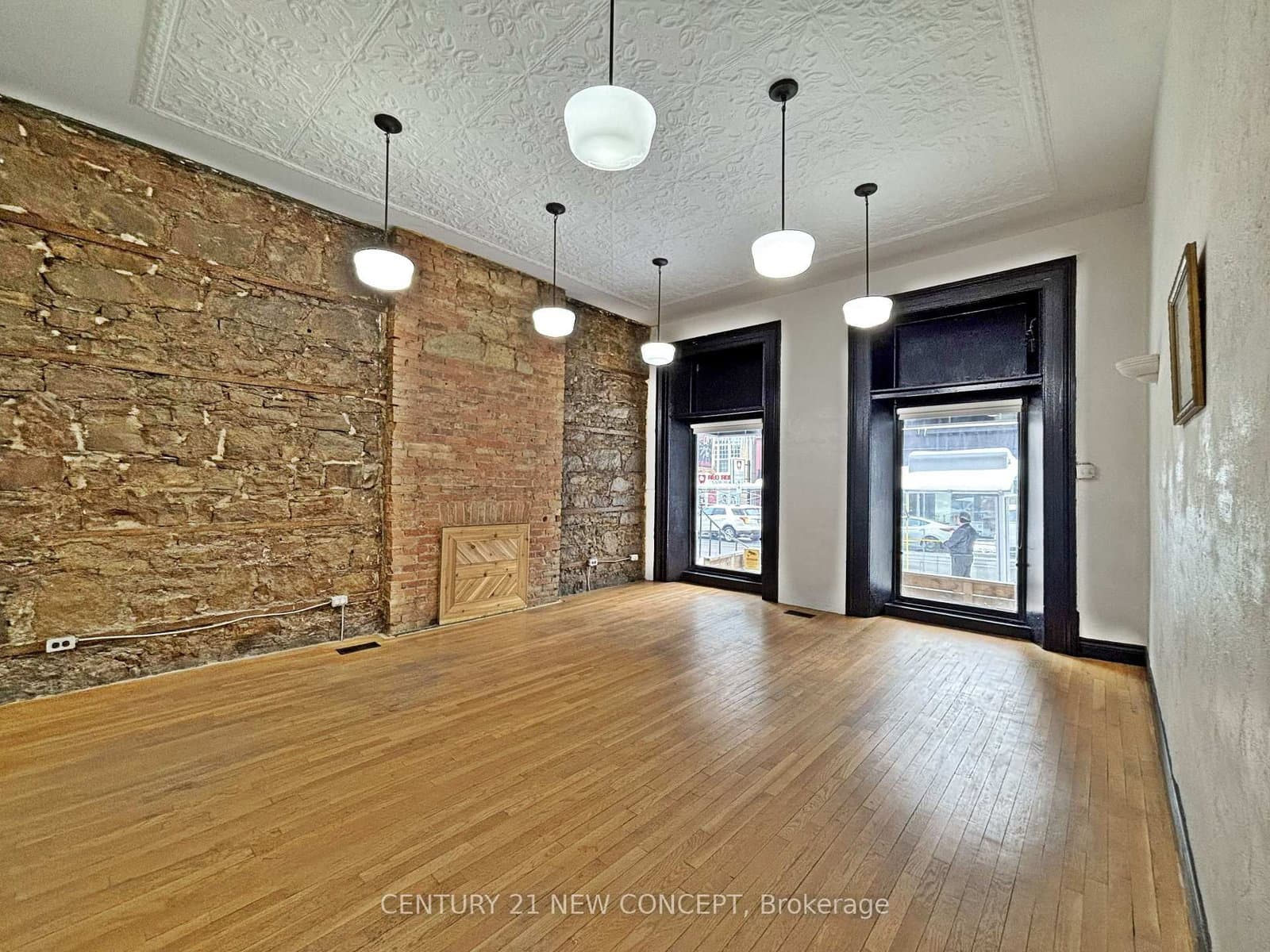 146 James Street S thumbnail 8