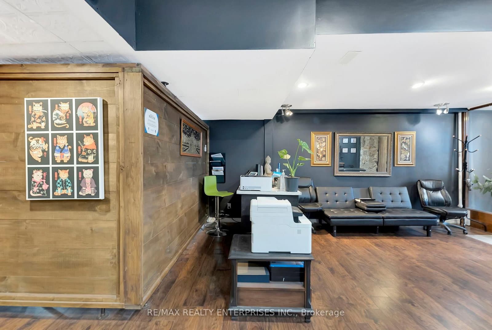 156 James Street S thumbnail 10