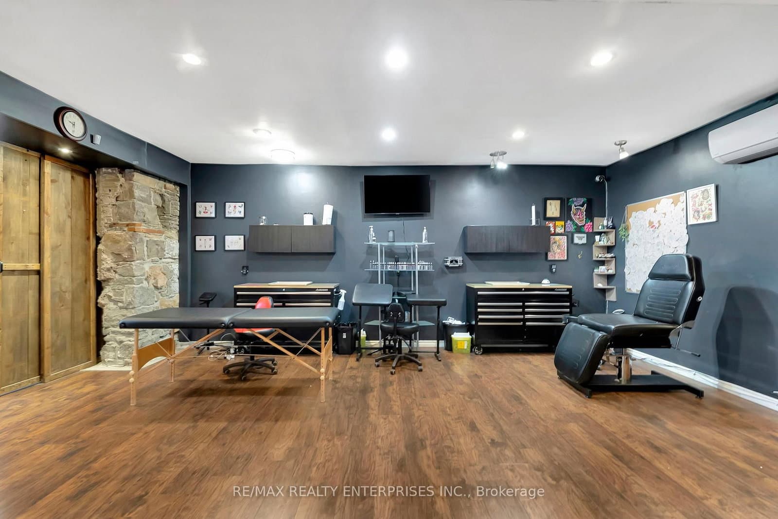 156 James Street S thumbnail 11