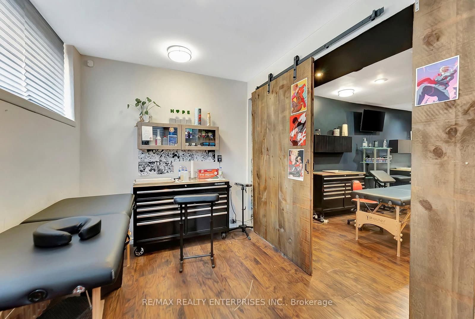 156 James Street S thumbnail 12