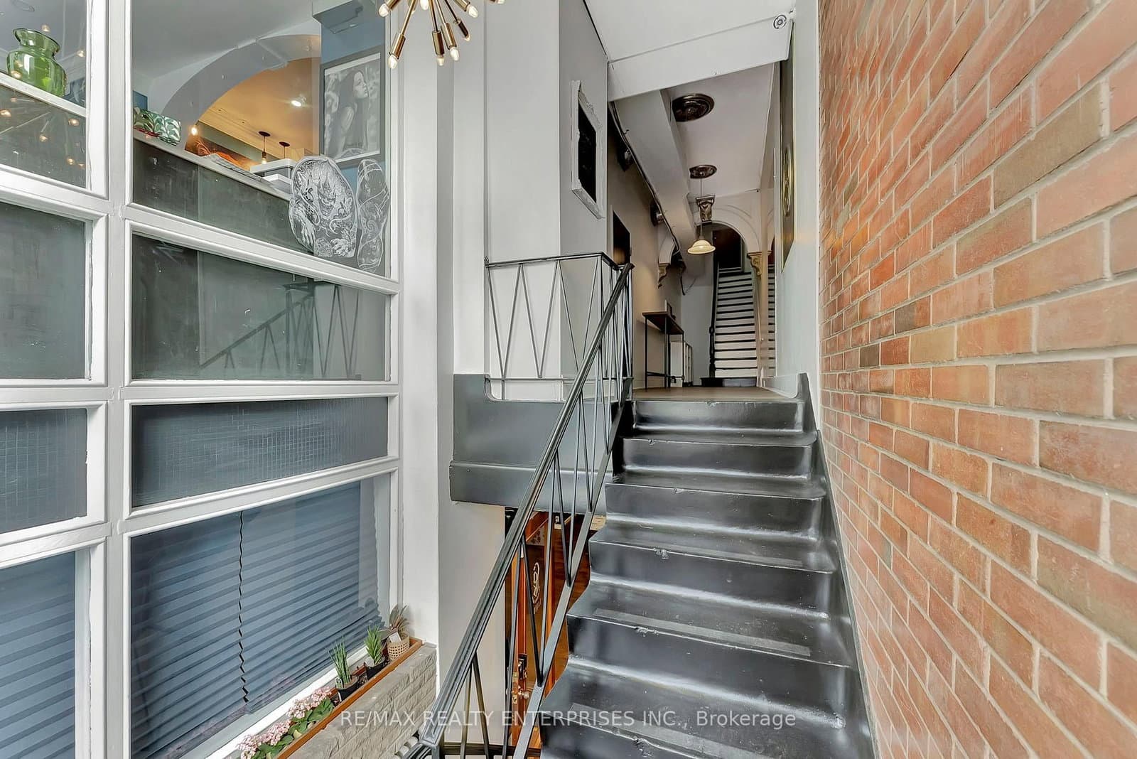 156 James Street S thumbnail 15