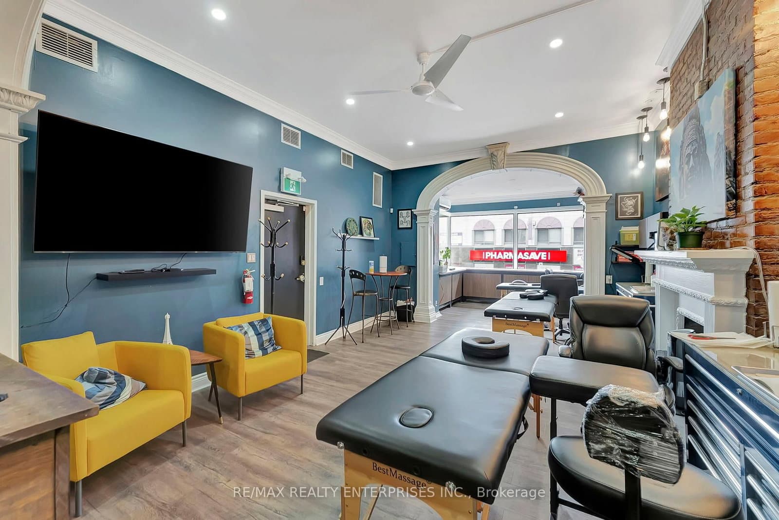 156 James Street S thumbnail 18