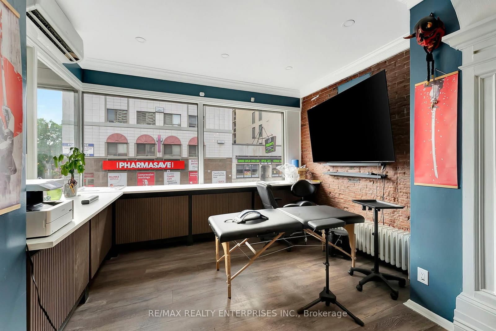 156 James Street S thumbnail 22
