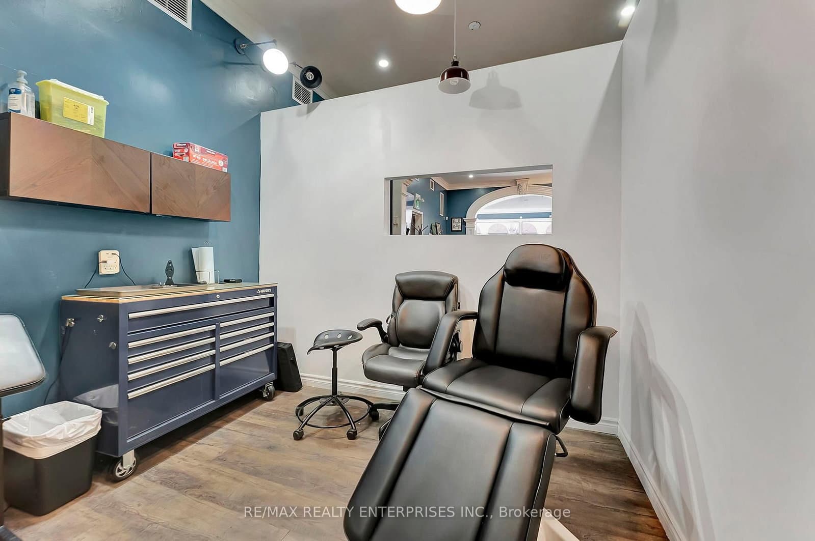156 James Street S thumbnail 27