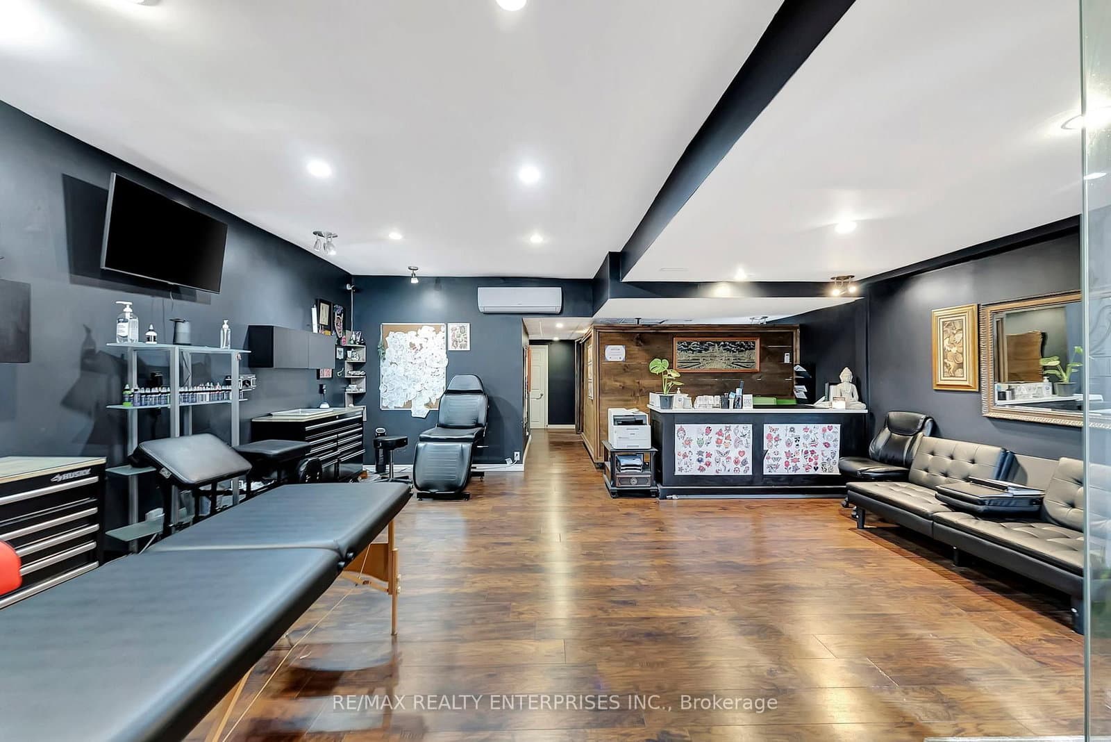 156 James Street S thumbnail 8