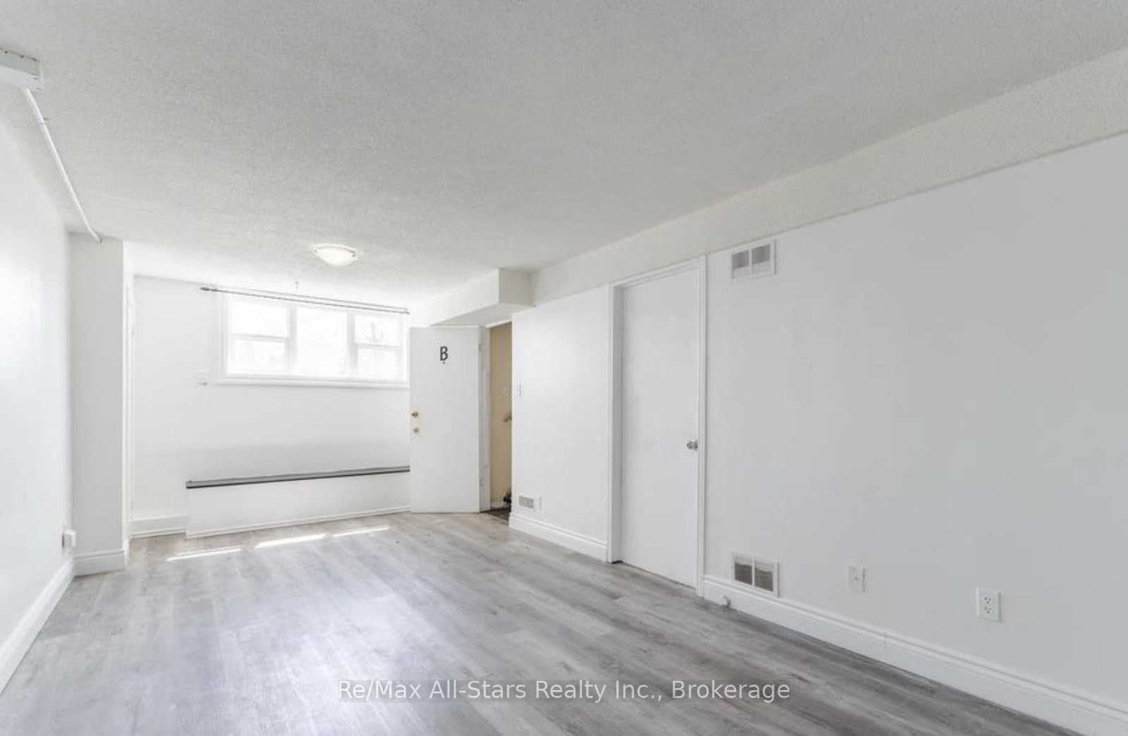 32 E St George Street thumbnail 20